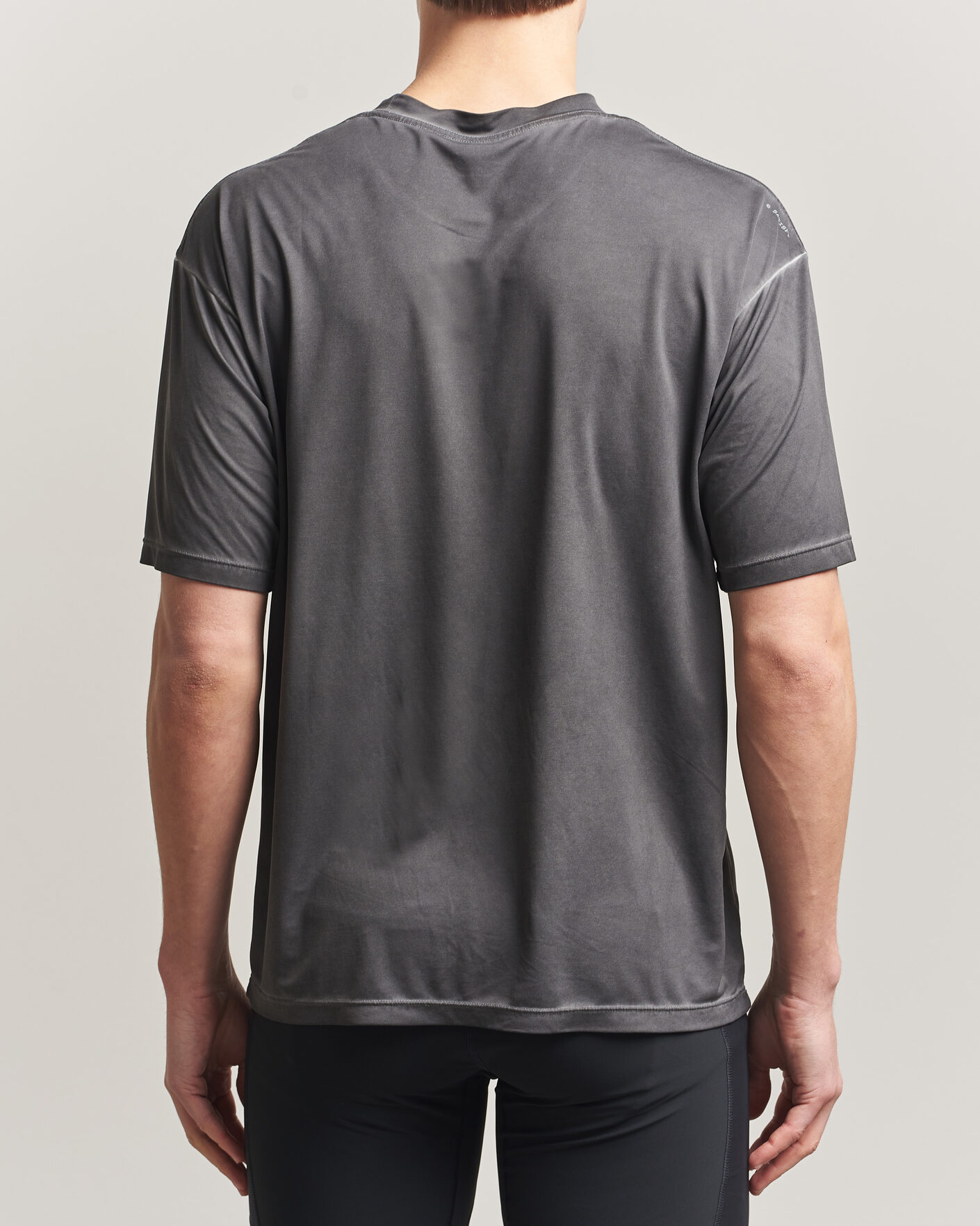 Uomini | T-shirt | Satisfy | AuraLite T-Shirt Pigment Black