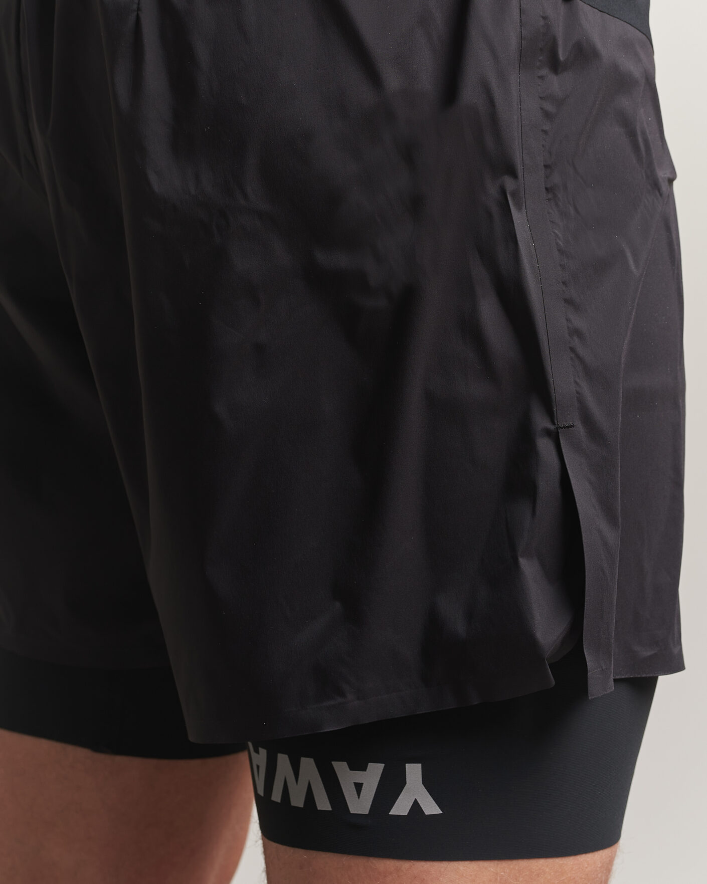 Uomini | Pantaloncini | Satisfy | TechSilk 8 Inch Shorts Black