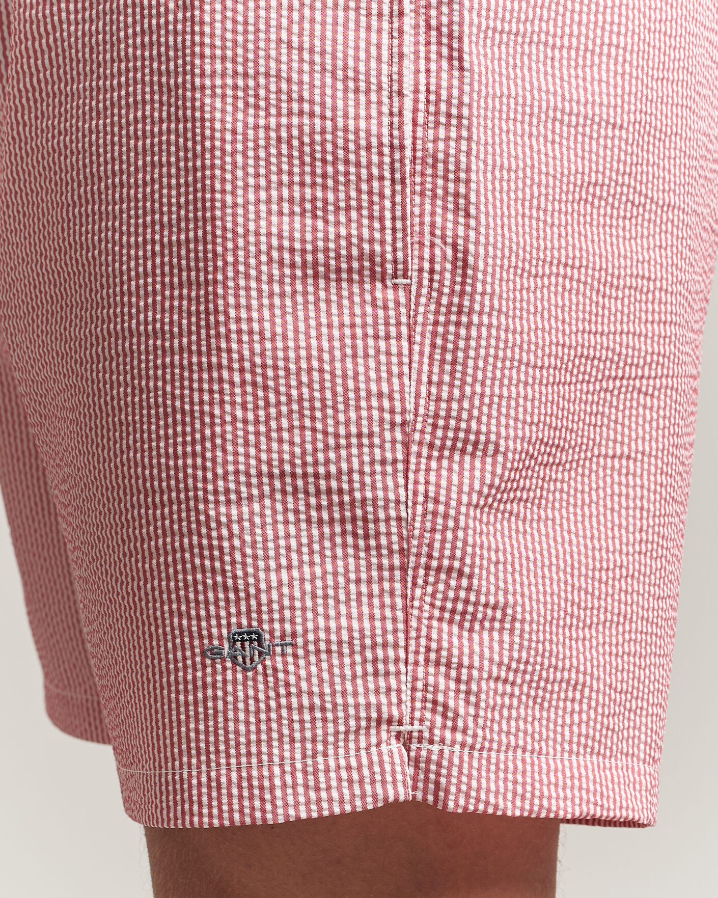 Uomini | Costumi da bagno | Gant | Seersucker Striped Swimshorts Rose Red