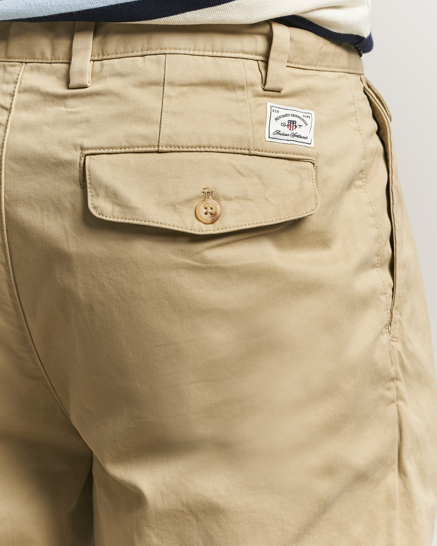 Uomini | Pantaloni | GANT | Regular Pleated Twill Chinos Woody Beige