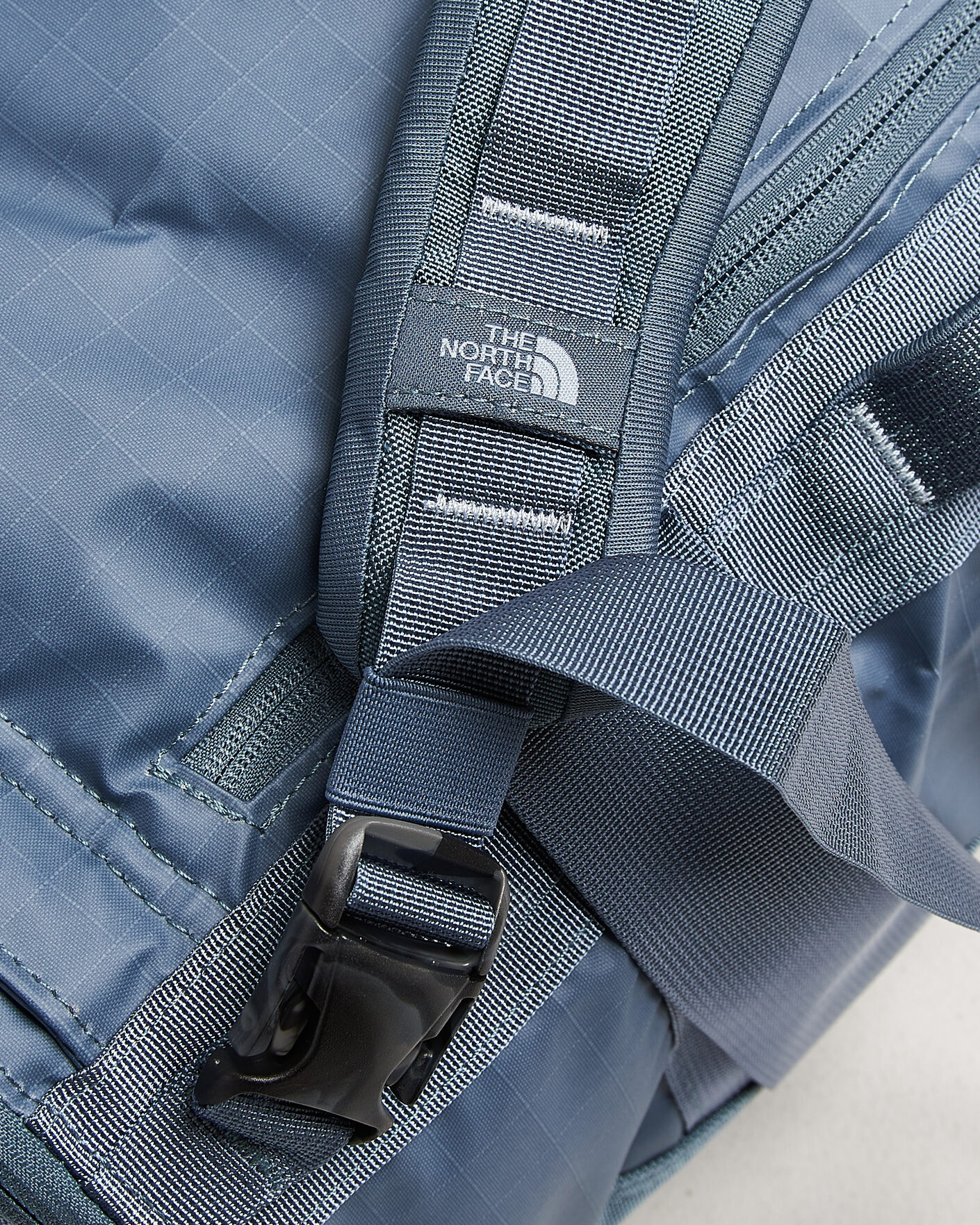 Uomini | Borse | The North Face | Base Camp Voyager Duffel 42 Granite Grey