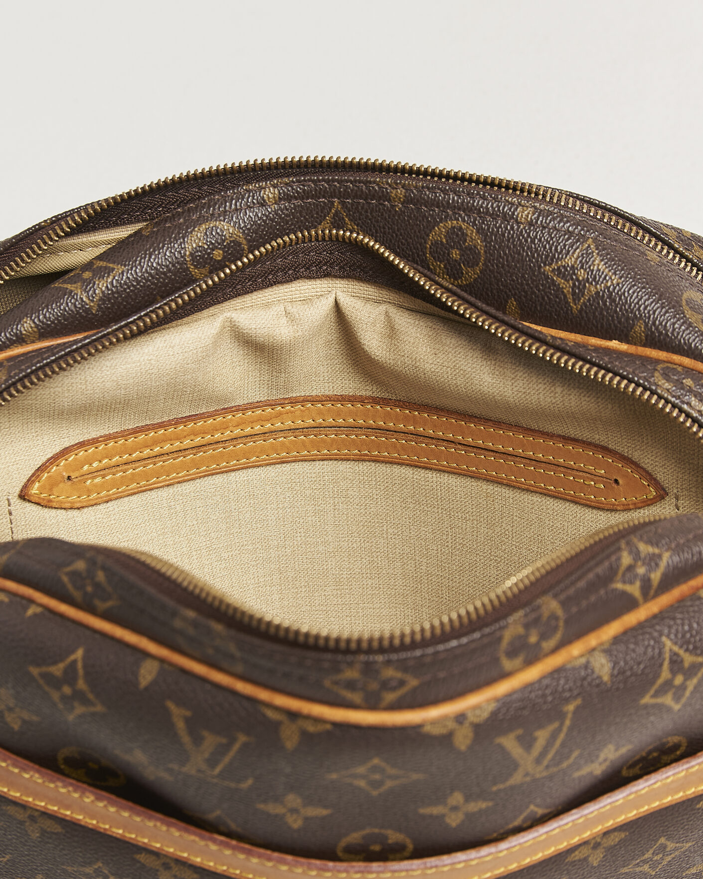Uomini | Pre-Owned & Vintage Bags | Louis Vuitton Pre-Owned | Reporter Bag PM Monogram