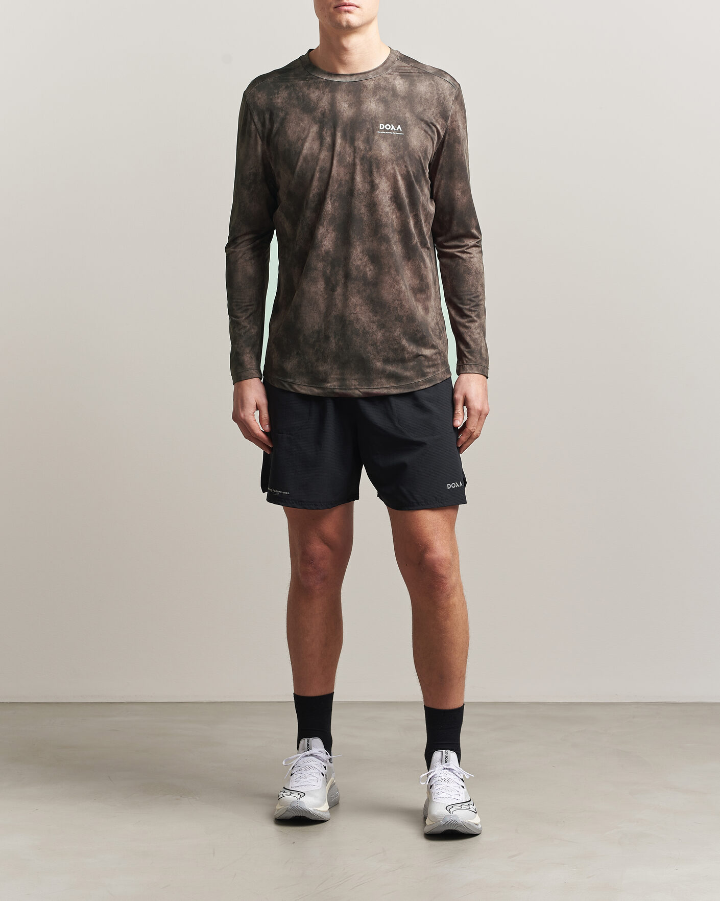 Uomini | T-shirt | DOXA | Rerun Long Sleeve T-Shirt Taupe