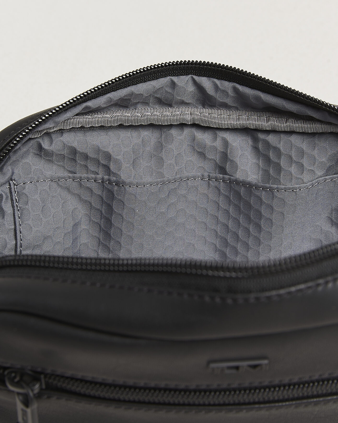 Uomini | Borse | TUMI | Leather Zip-Around Case Black