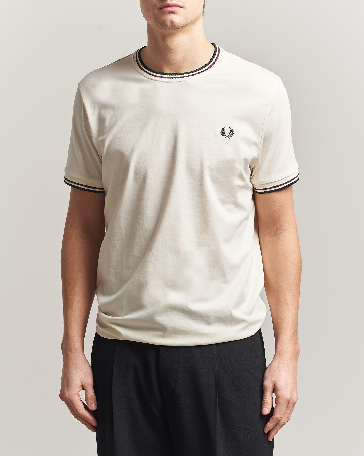 Uomini | T-shirt | Fred Perry | Twin Tipped T-Shirt Ecru