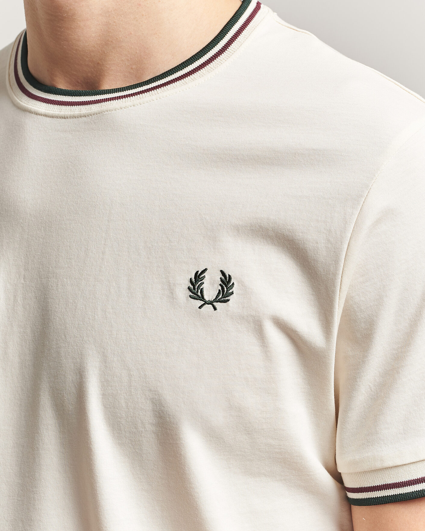 Uomini | T-shirt | Fred Perry | Twin Tipped T-Shirt Ecru