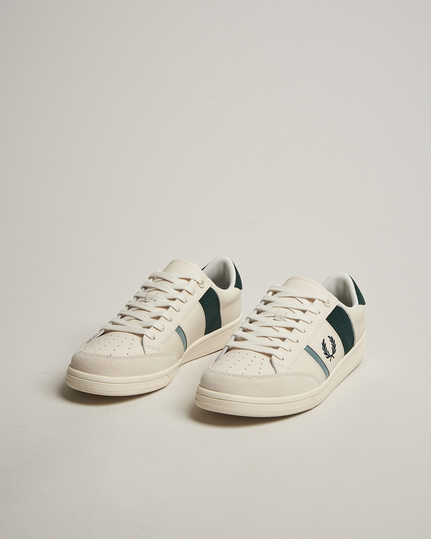 Uomini | Sneakers | Fred Perry | B725 Leather/Suede Sneaker Ecru