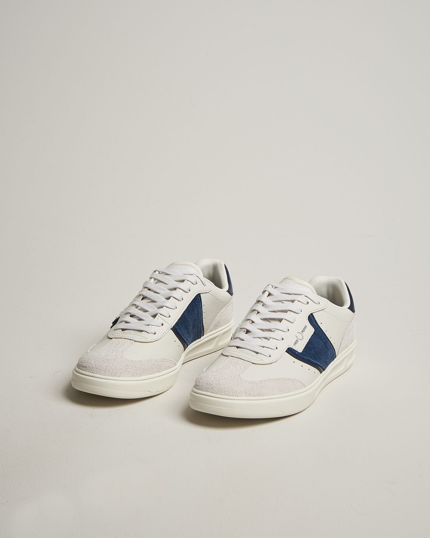 Uomini | Sneakers | Fred Perry | B4 Leather/Suede Sneaker Porcelain/Navy