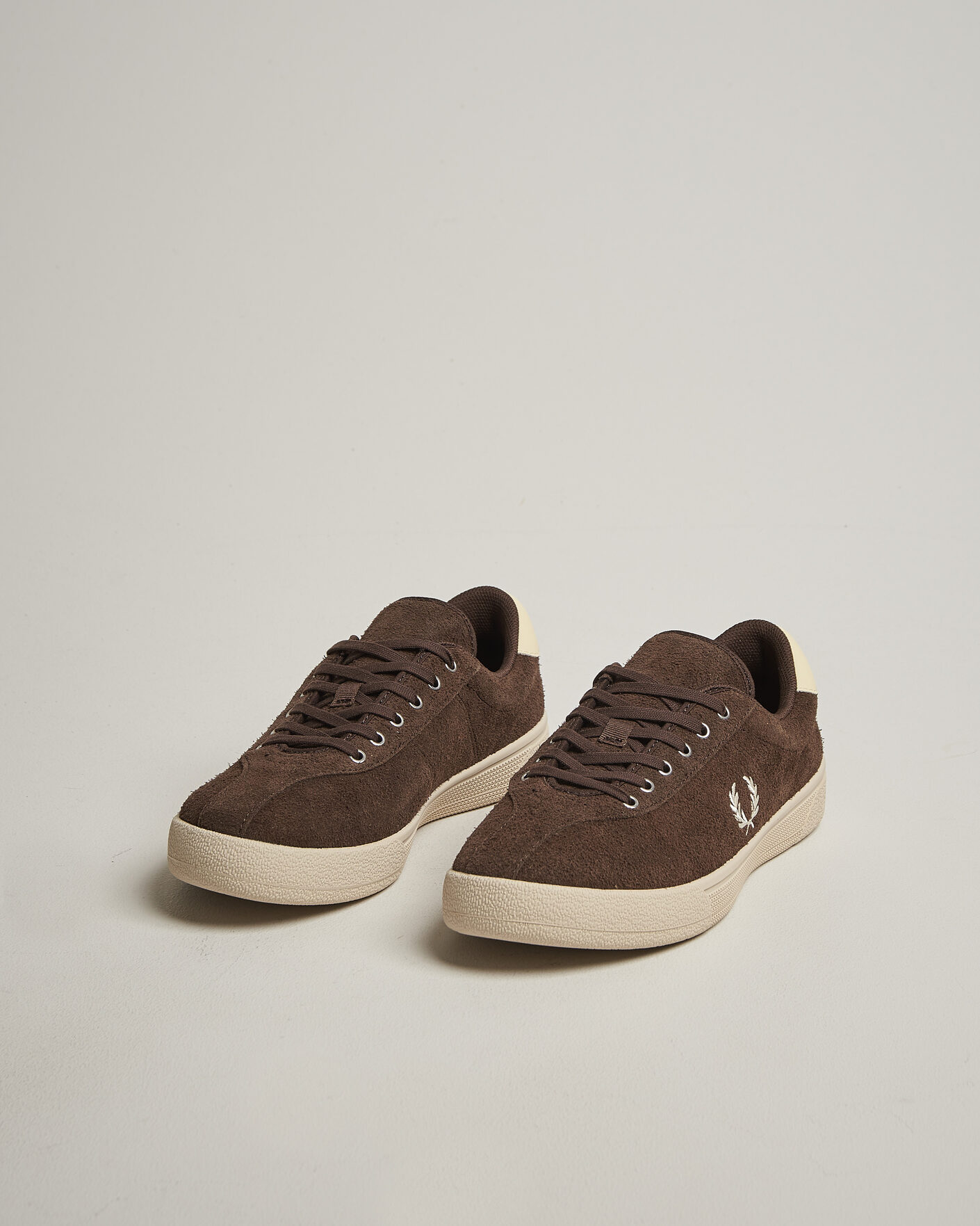 Uomini | Sneakers | Fred Perry | Tennis Suede Sneaker Burnt Tobacco