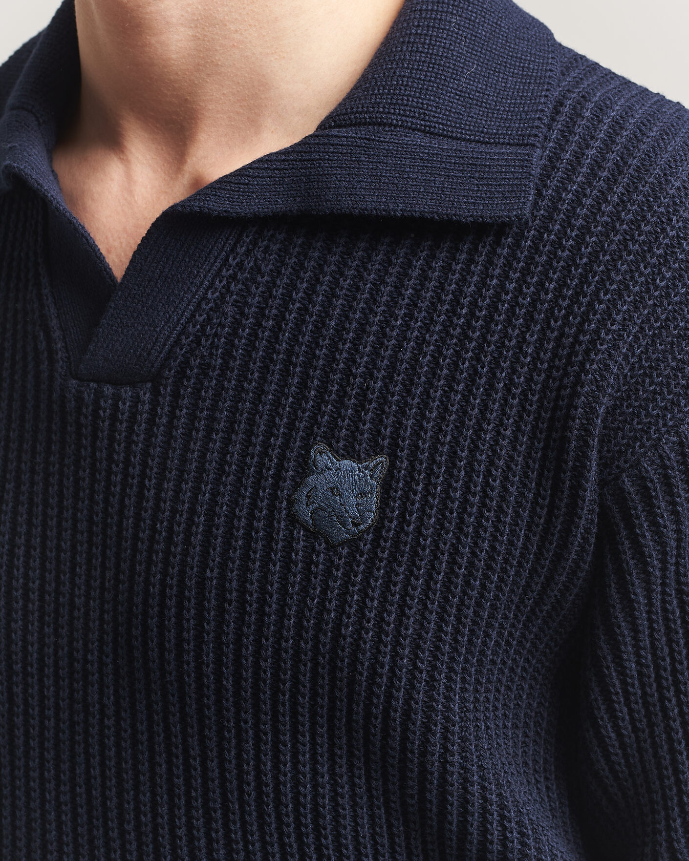 Uomini | Polo | Maison Kitsuné | Tonal Fox Head Rib Knitted Polo Navy