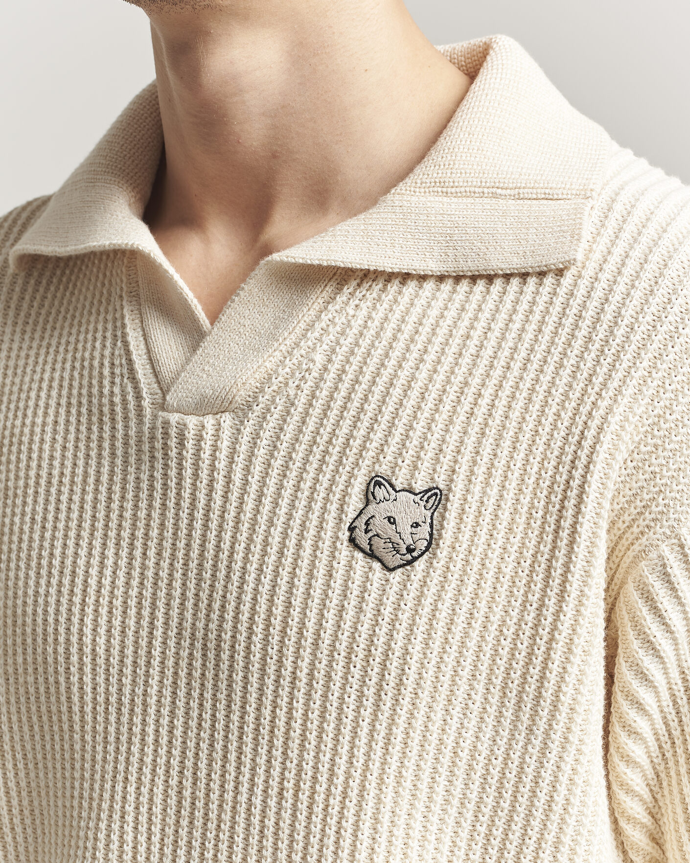 Uomini | Polo | Maison Kitsuné | Tonal Fox Head Rib Knitted Polo Sandshell