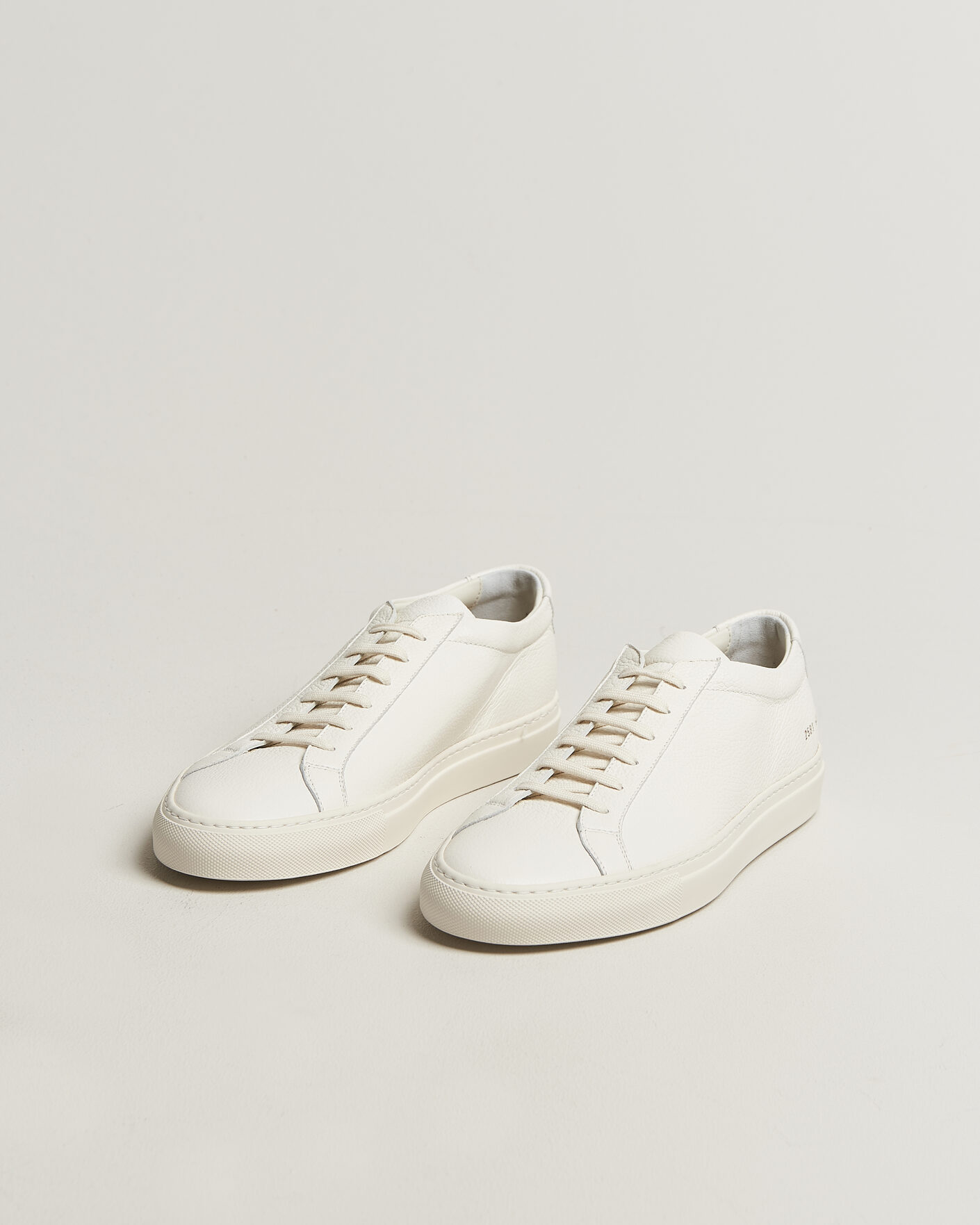 Uomini | Sneakers | Common Projects | Original Achilles Grained Leather Sneaker Off White