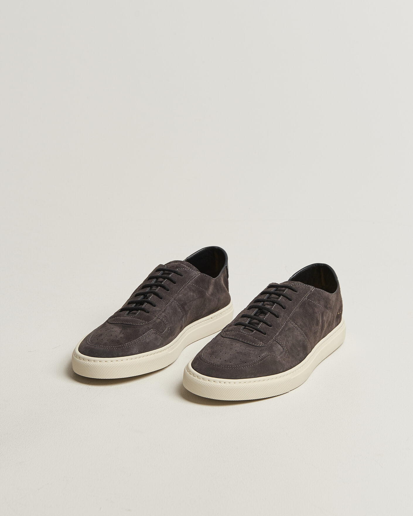 Uomini | Sneakers | Common Projects | BBall Slim Deconstructed Suede Sneaker Off Black