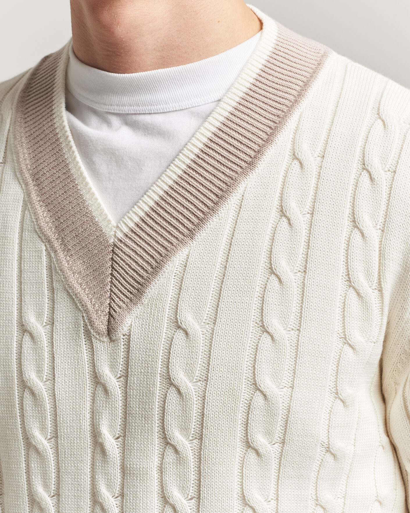 Uomini | Maglieria | Morgano | Cable Knitted Cotton V-Neck White/Beige