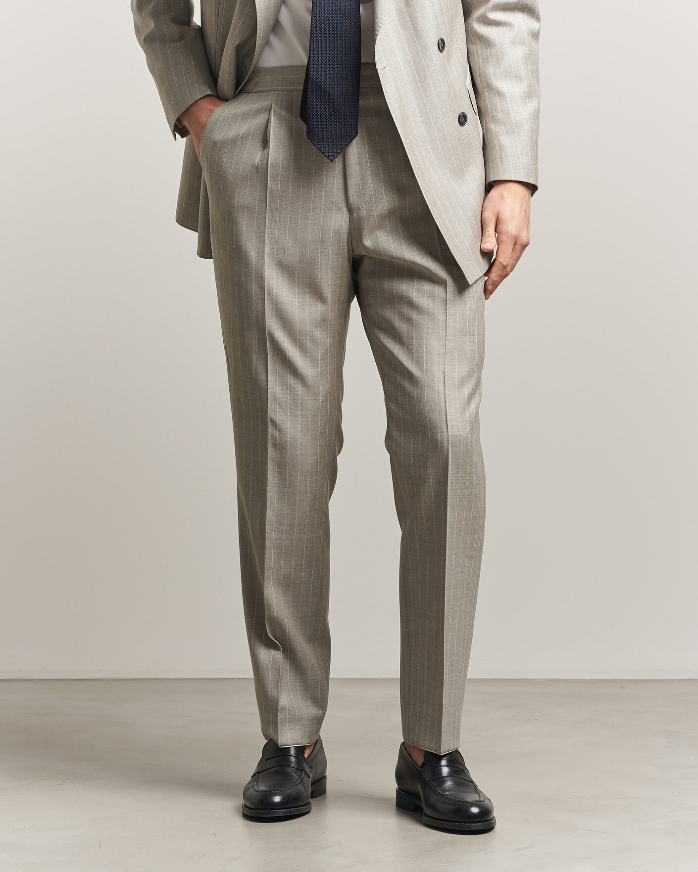 Uomini | Pantaloni | Oscar Jacobson | Delon Striped Wool Trousers Beige
