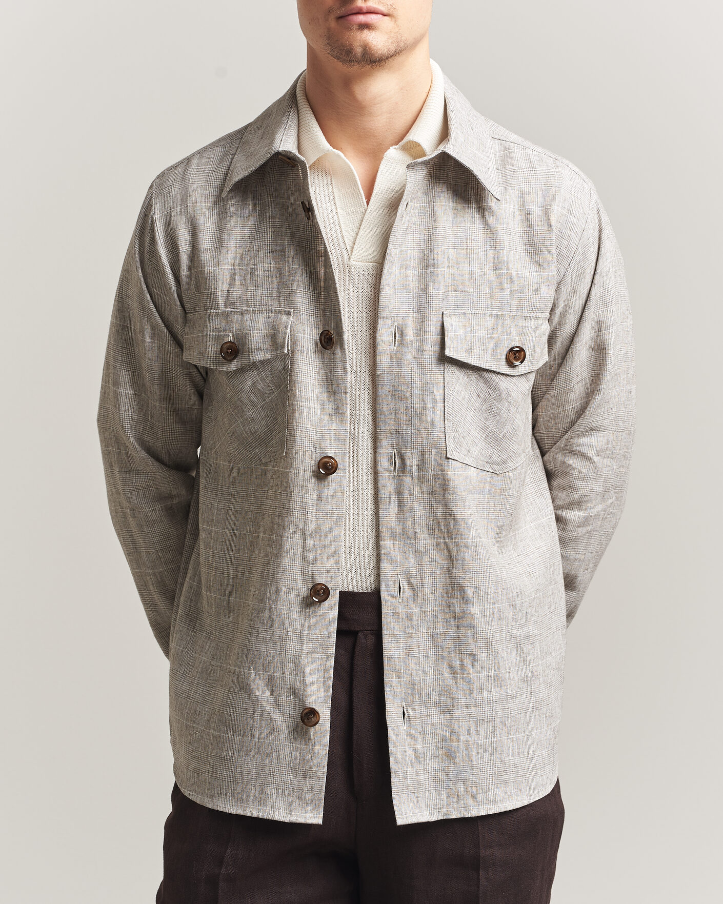 Uomini | Camicie | Oscar Jacobson | Magnus Checked Linen Overshirt Beige