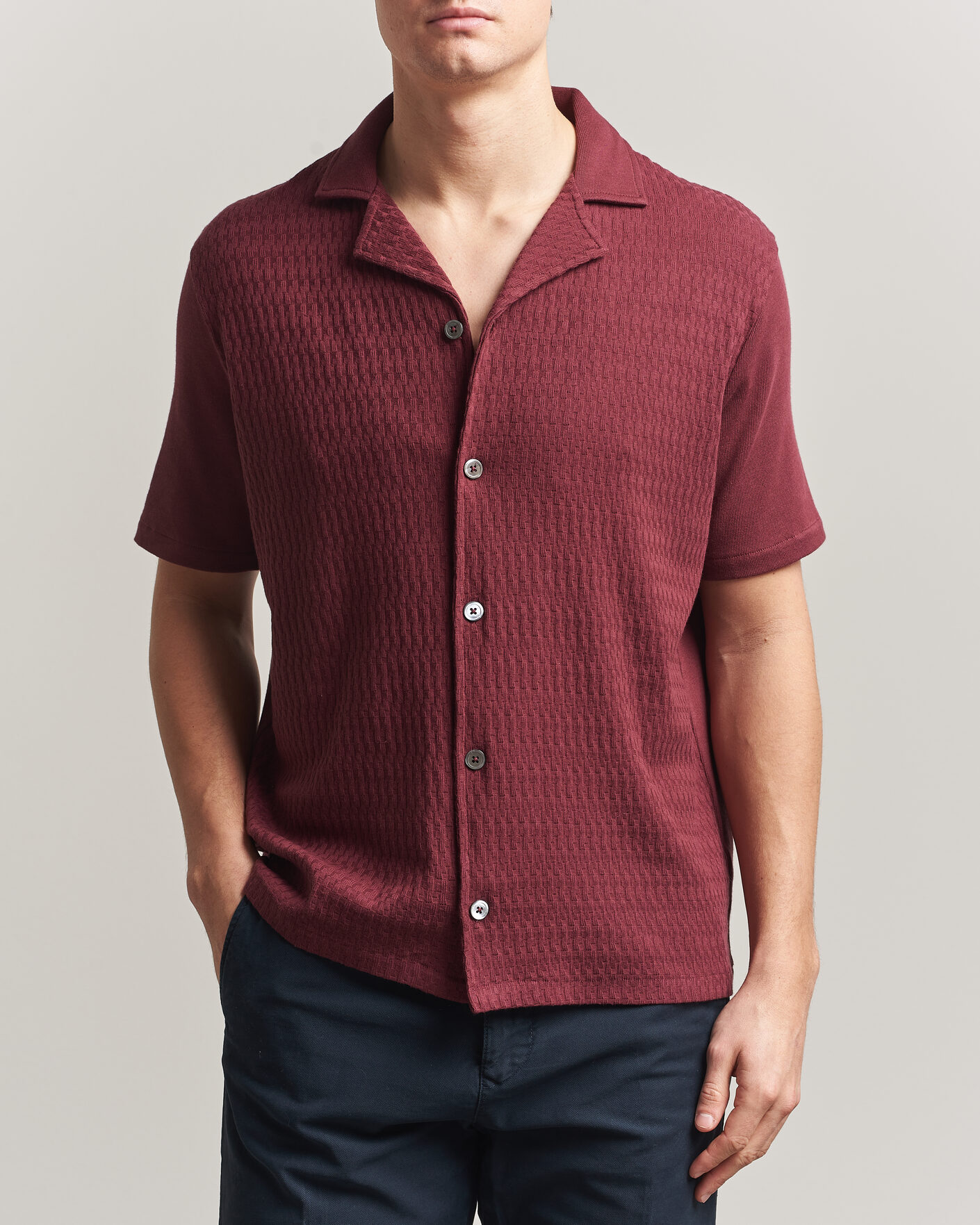 Uomini | Camicie | Oscar Jacobson | Kirk Knitted Short Sleeve Shirt Wine Red
