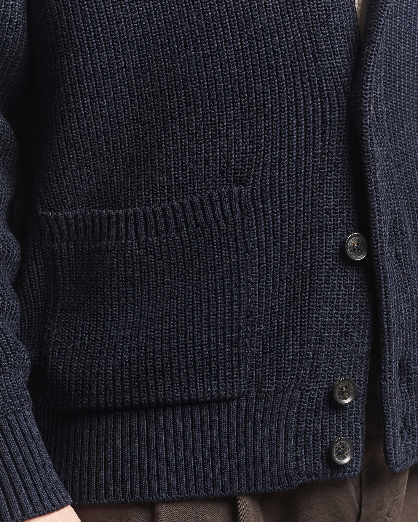 Uomini | Maglieria | Oscar Jacobson | Roland Knitted Cotton Cardigan Navy