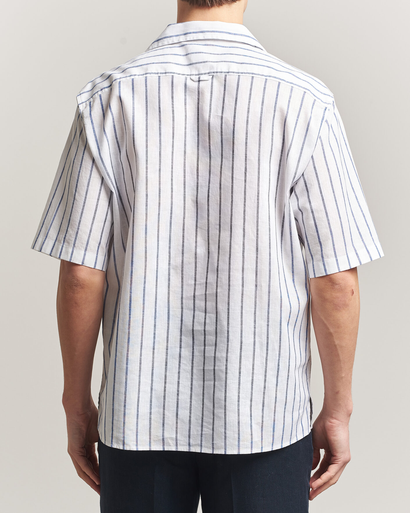 Uomini | Camicie | Oscar Jacobson | Striped Short Sleeve Linen Shirt Navy/White