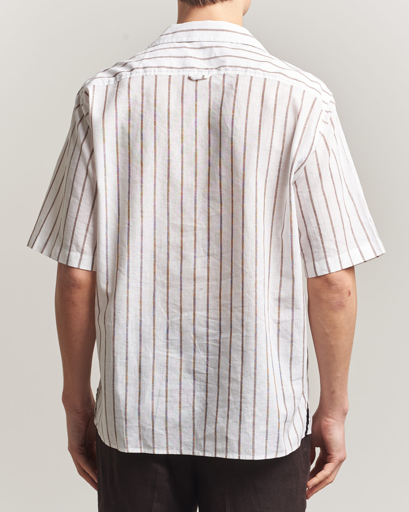Uomini | Camicie | Oscar Jacobson | Striped Short Sleeve Linen Shirt Brown/White