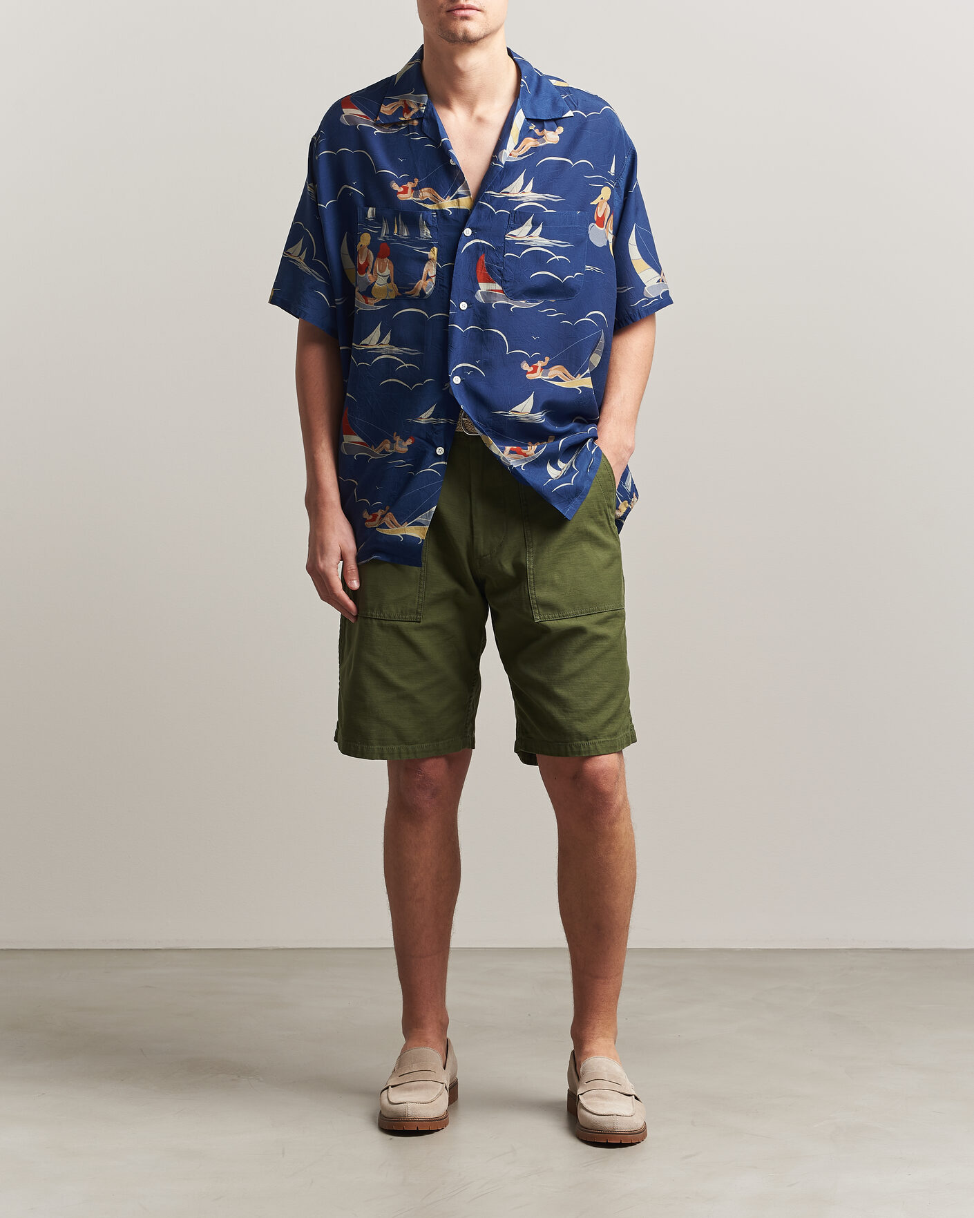 Uomini | Camicie | BEAMS PLUS | Holiday Print Camp Shirt Navy