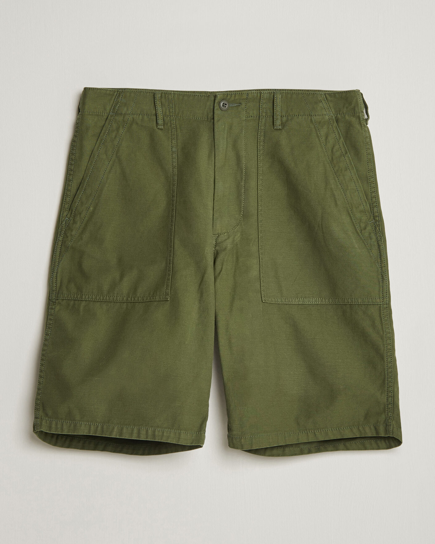 Uomini | Pantaloncini | BEAMS PLUS | MIL Utility Sateen Shorts Olive