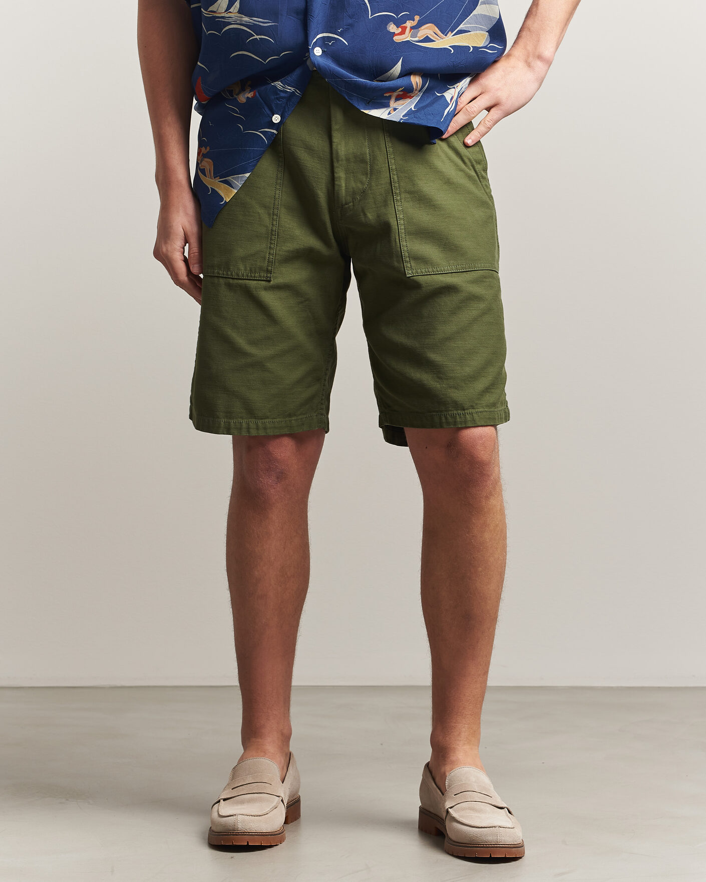 Uomini | Pantaloncini | BEAMS PLUS | MIL Utility Sateen Shorts Olive