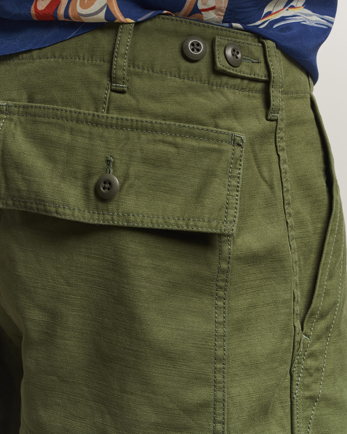 Uomini | Pantaloncini | BEAMS PLUS | MIL Utility Sateen Shorts Olive