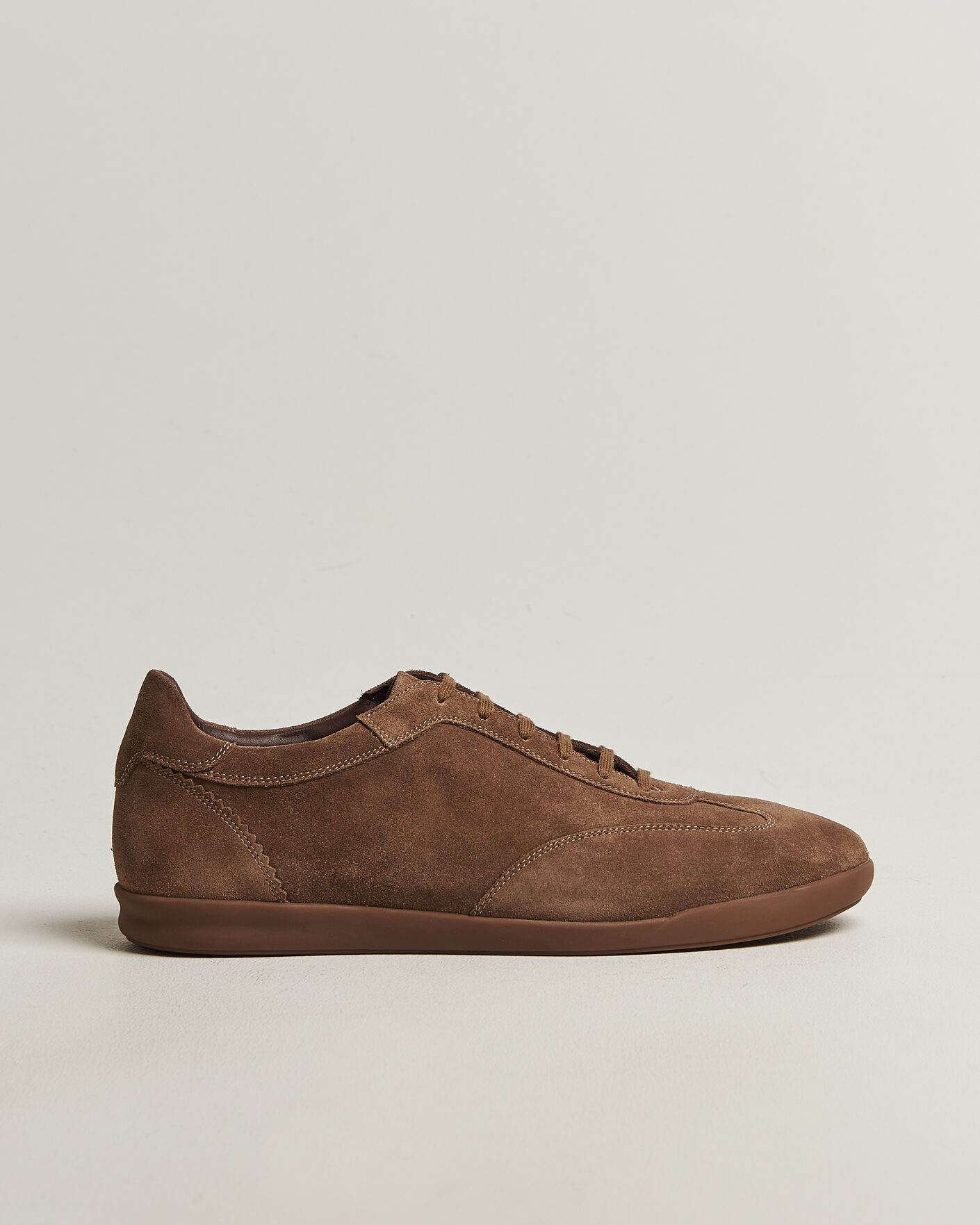 Uomini | Sneakers | Loake Shoemakers | Mayfair Suede Dress Sneaker Flint