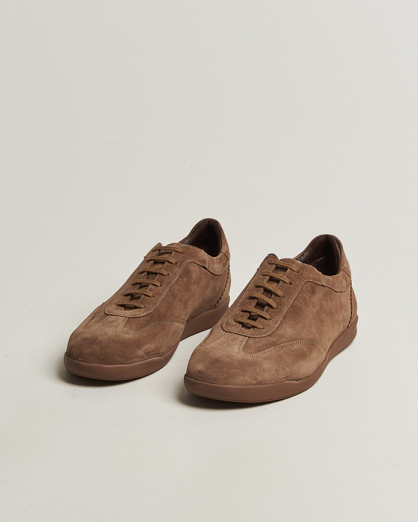 Uomini | Sneakers | Loake Shoemakers | Mayfair Suede Dress Sneaker Flint