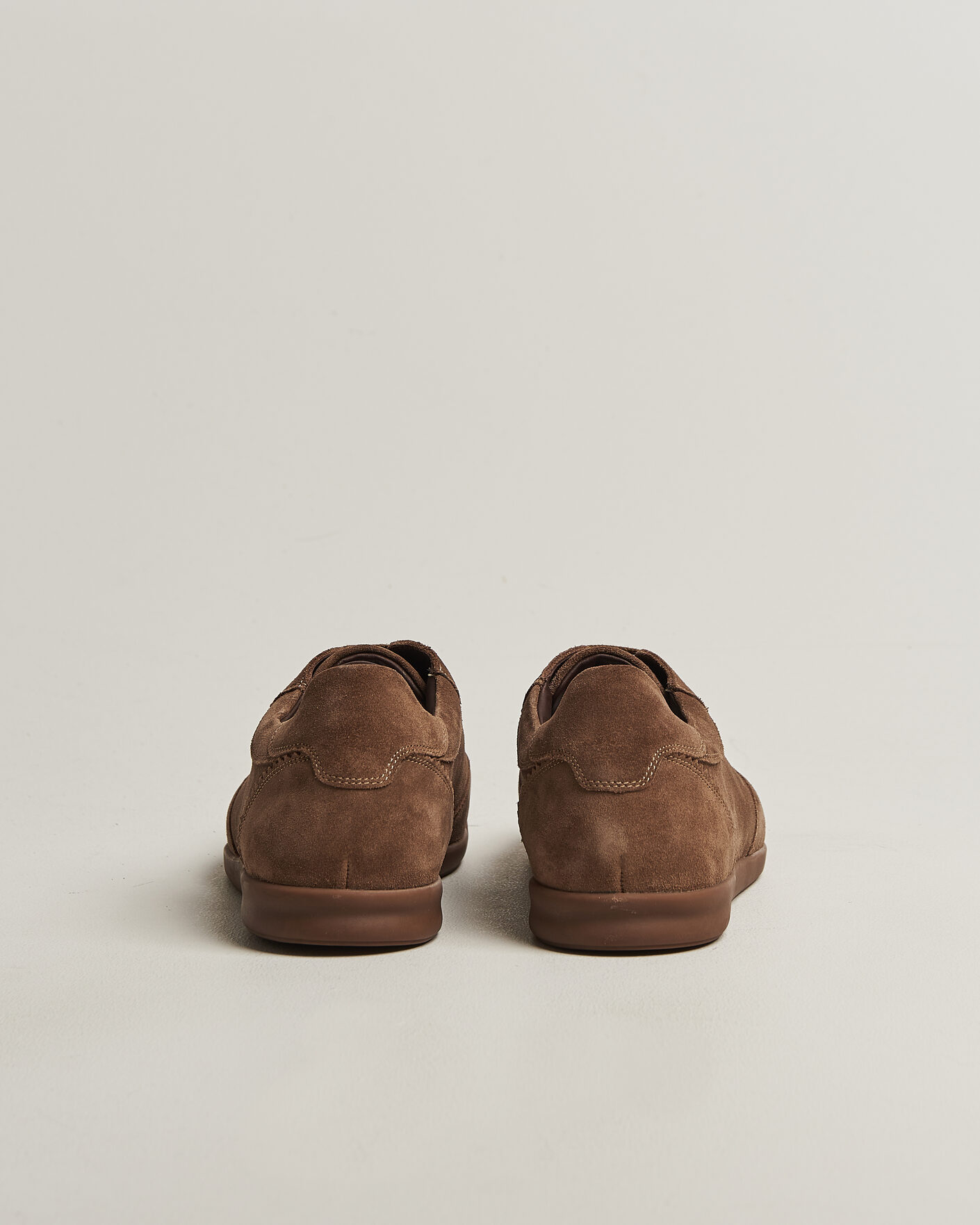 Uomini | Sneakers | Loake Shoemakers | Mayfair Suede Dress Sneaker Flint