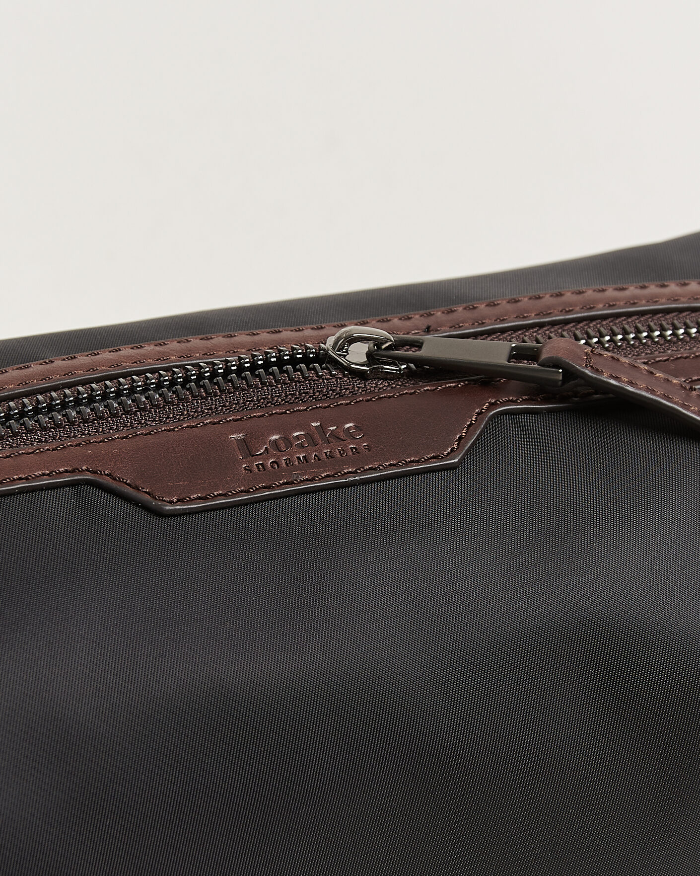 Uomini | Borse | Loake Shoemakers | Welland Nylon/Leather Washbag Black