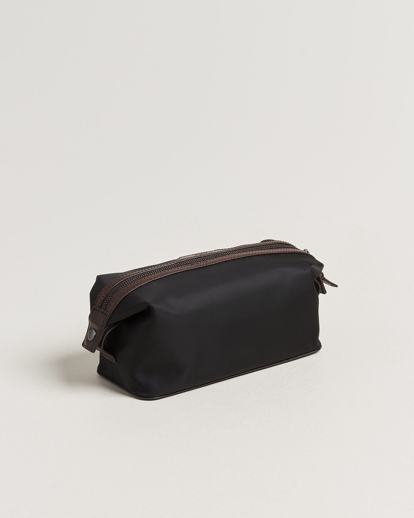 Uomini | Borse | Loake Shoemakers | Welland Nylon/Leather Washbag Black