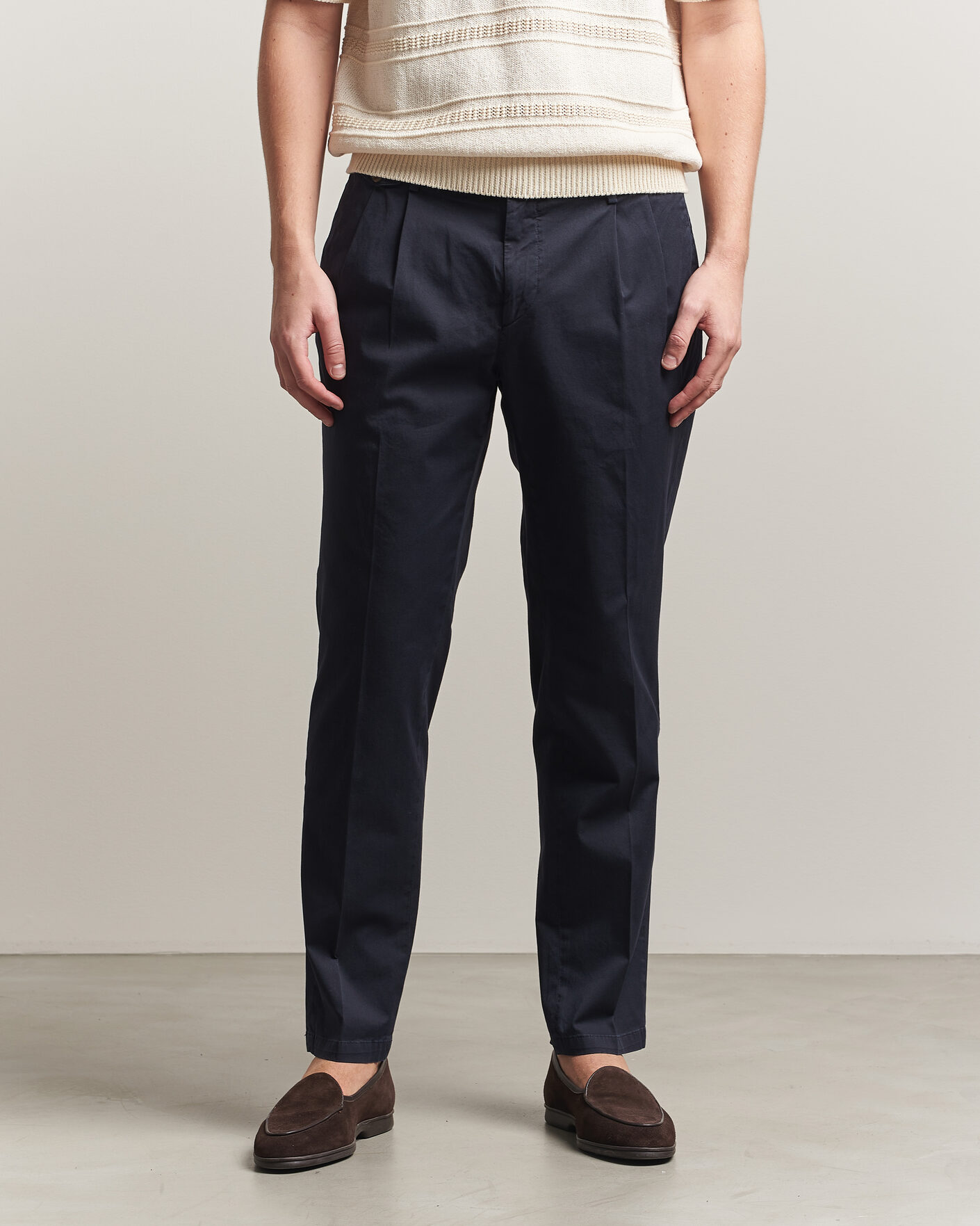 Uomini | Pantaloni | Briglia 1949 | Easy Fit Pleated Cotton Stretch Chino Navy
