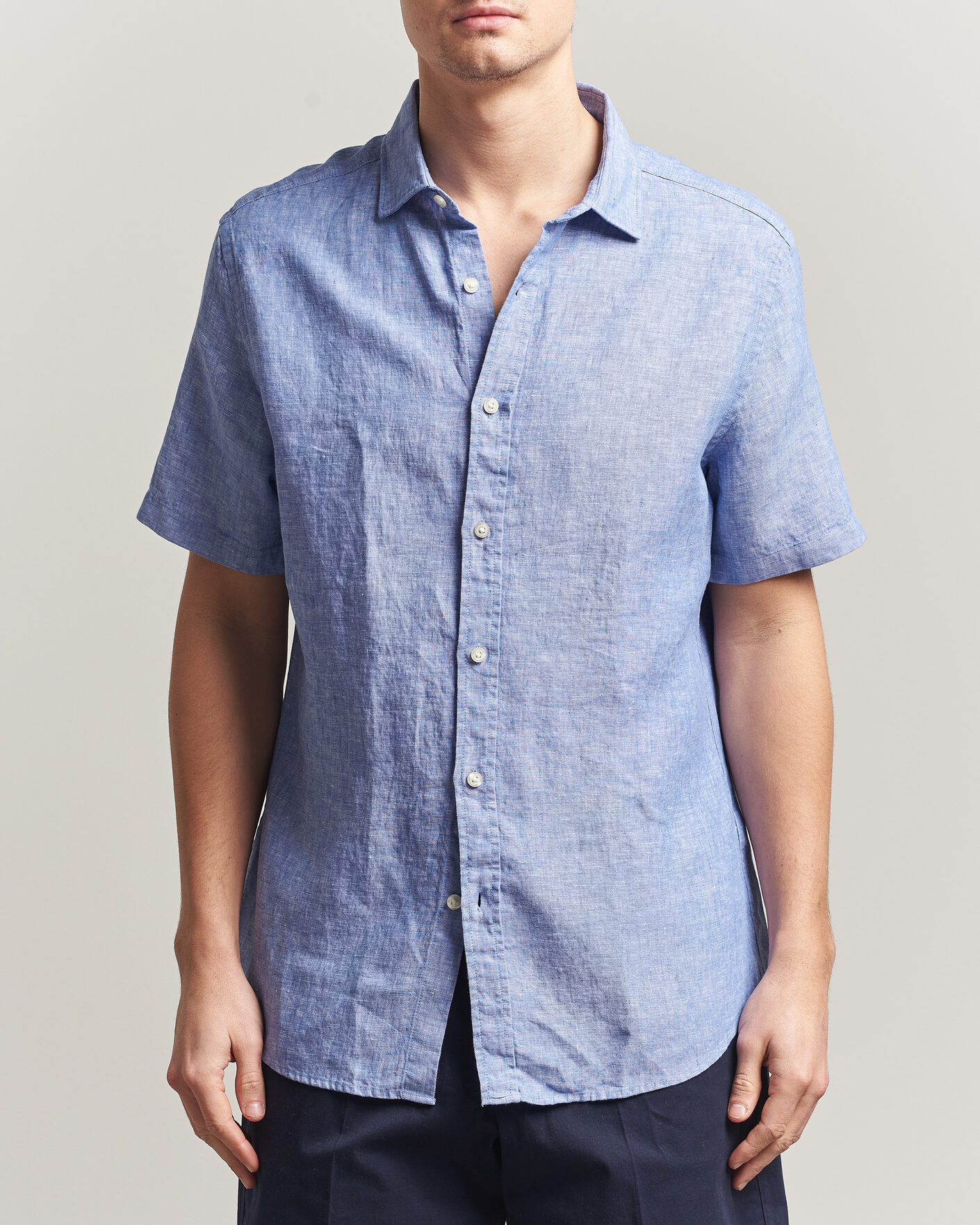 Uomini | Camicie | Charles Tyrwhitt | Pure Linen Short Sleeve Slim Fit Shirt Cornflower Blue
