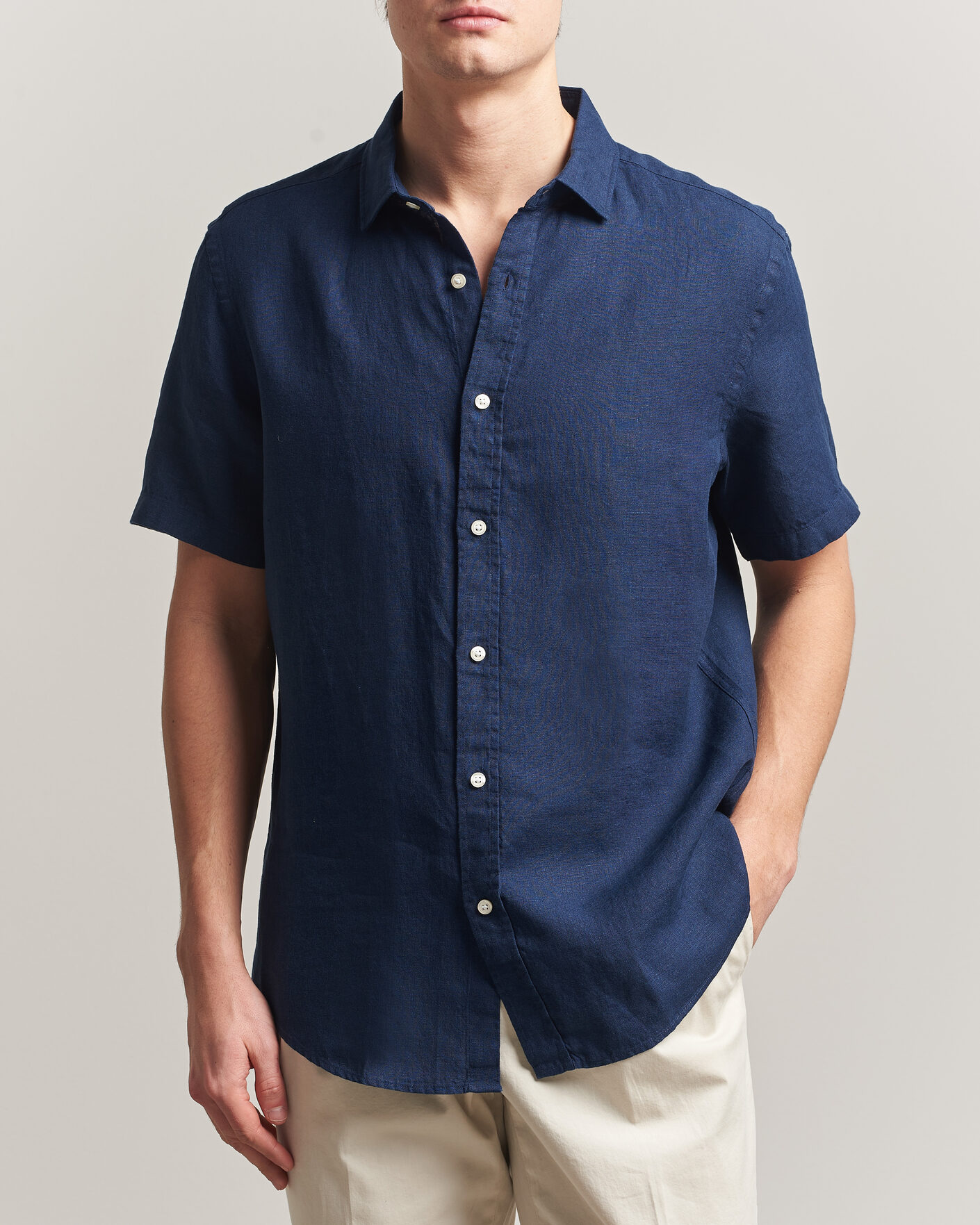Uomini | Camicie | Charles Tyrwhitt | Pure Linen Short Sleeve Slim Fit Shirt Navy