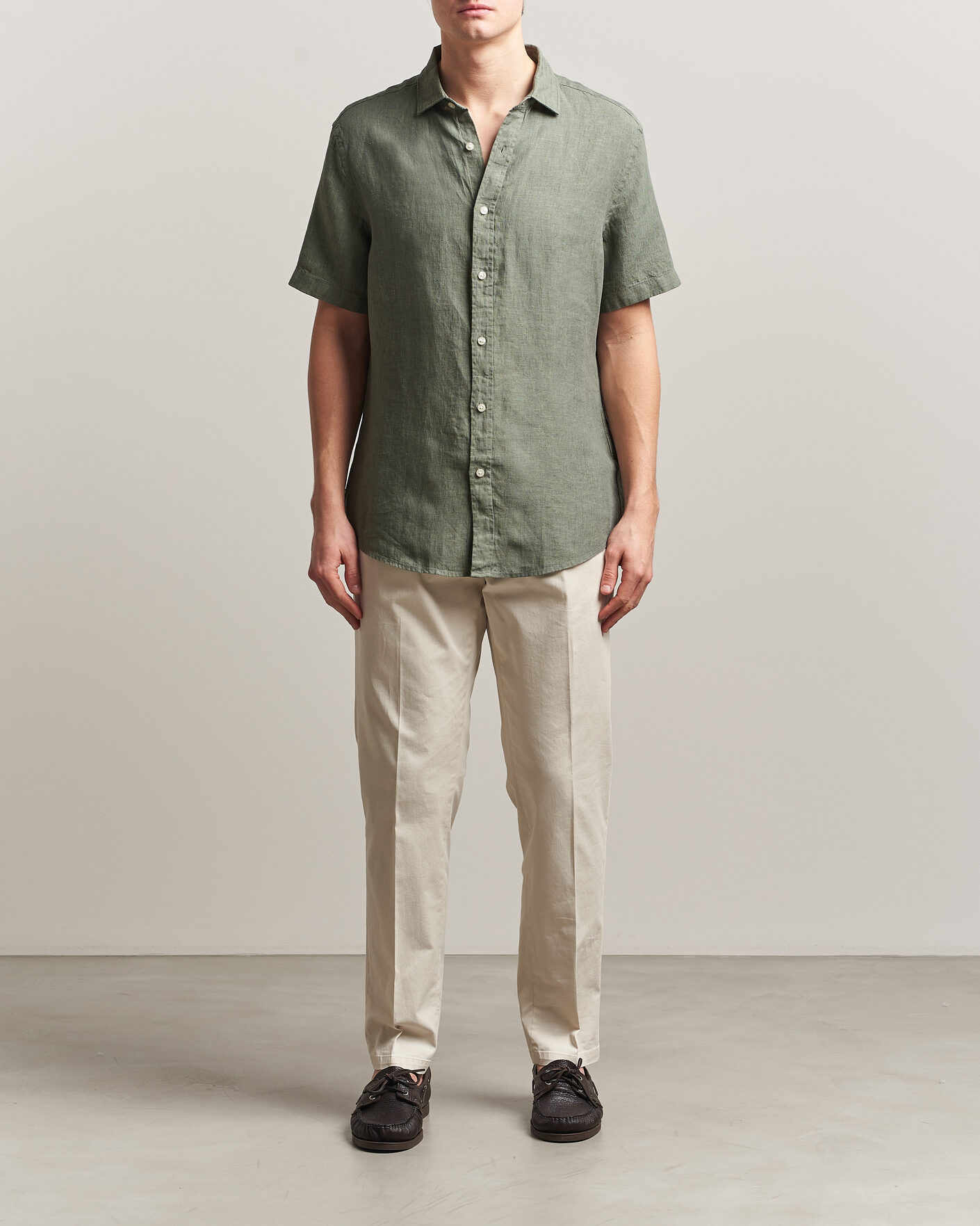 Uomini | Camicie | Charles Tyrwhitt | Pure Linen Short Sleeve Slim Fit Shirt Olive