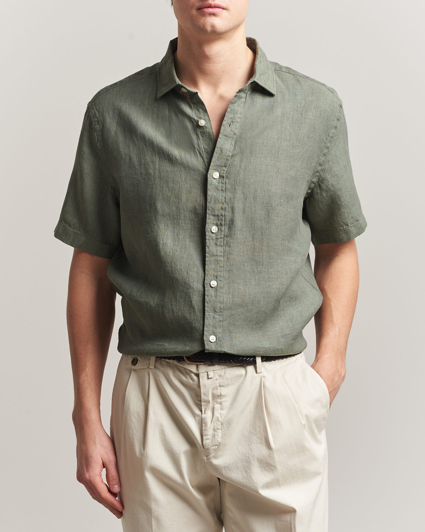 Uomini | Camicie | Charles Tyrwhitt | Pure Linen Short Sleeve Slim Fit Shirt Olive