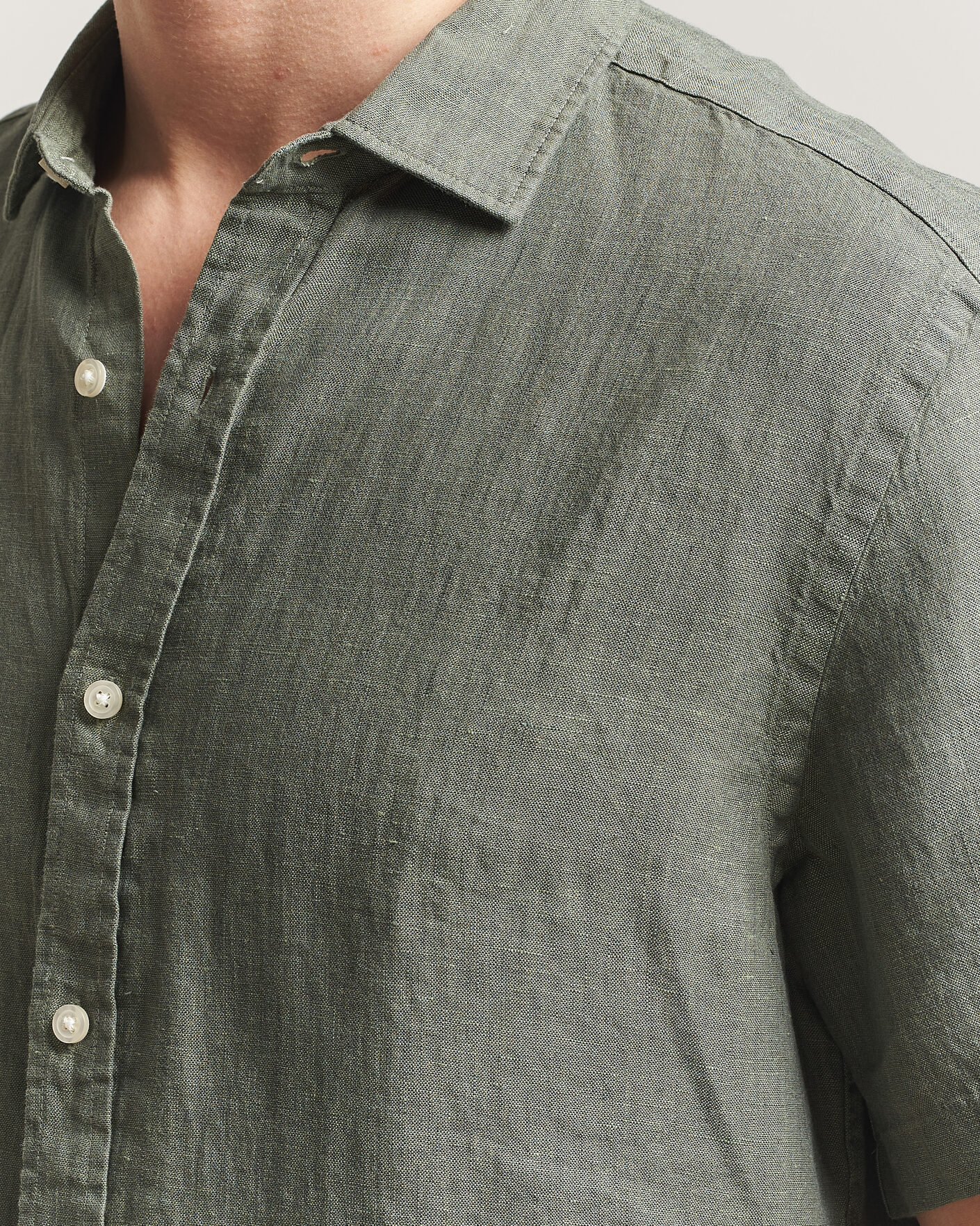 Uomini | Camicie | Charles Tyrwhitt | Pure Linen Short Sleeve Slim Fit Shirt Olive