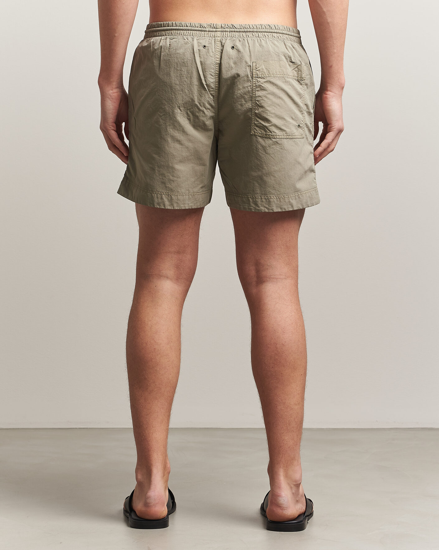 Uomini | Costumi da bagno | Woolrich | Solid Garment Dyed Swimshorts Smokey Olive