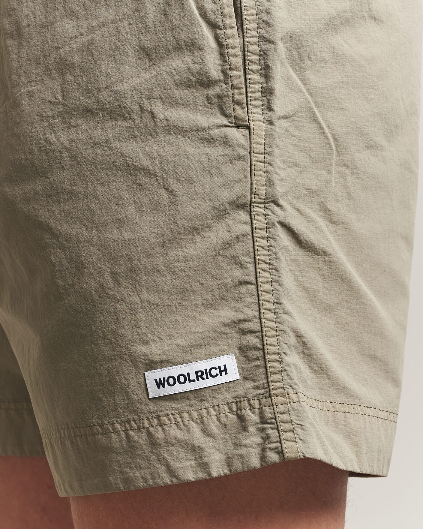 Uomini | Costumi da bagno | Woolrich | Solid Garment Dyed Swimshorts Smokey Olive