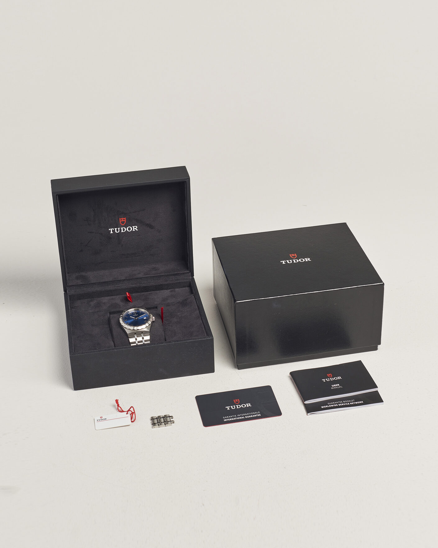 Uomini | Pre-Owned & Vintage Watches | Tudor Pre-Owned | Royal 38
