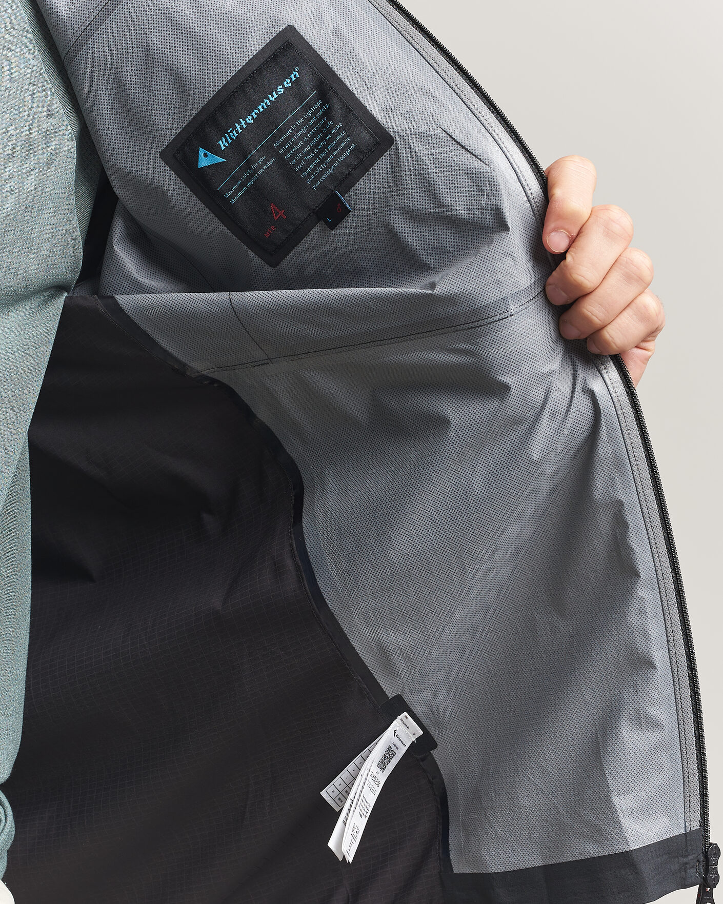 Uomini | Giacche | Klättermusen | Vidre Hood Jacket Black