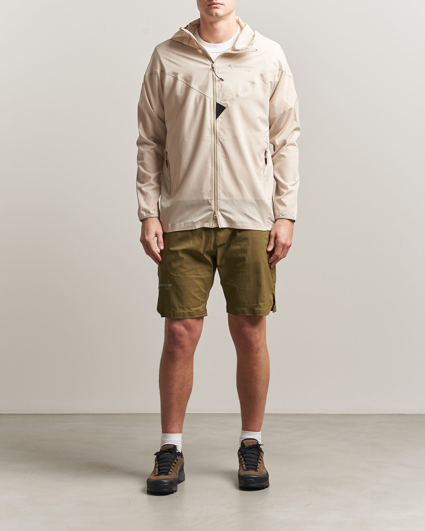 Uomini | Pantaloncini | Klättermusen | Nal Windbreaker Shorts Olive
