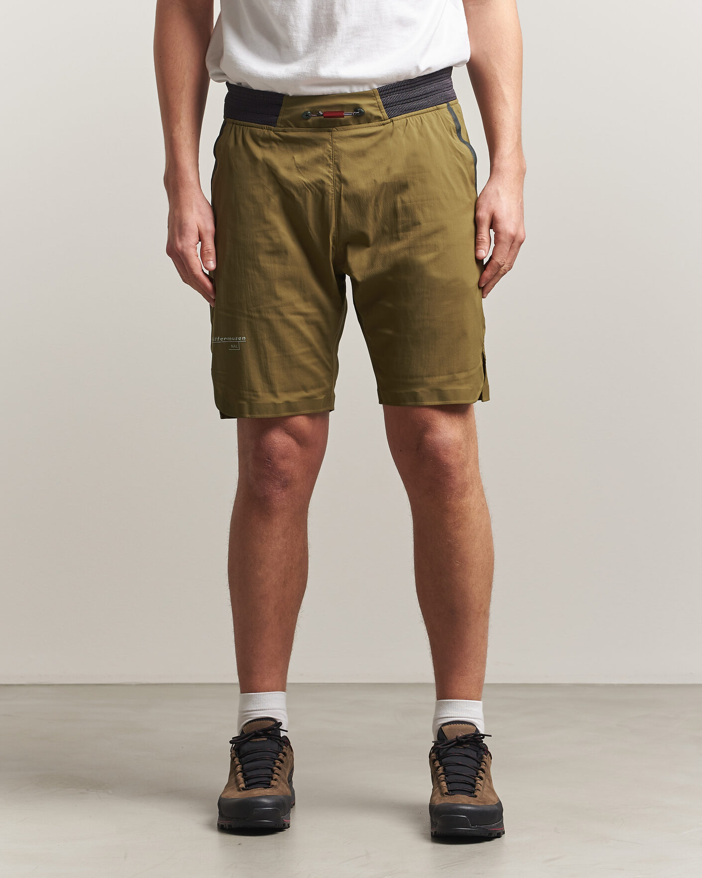 Uomini | Pantaloncini | Klättermusen | Nal Windbreaker Shorts Olive