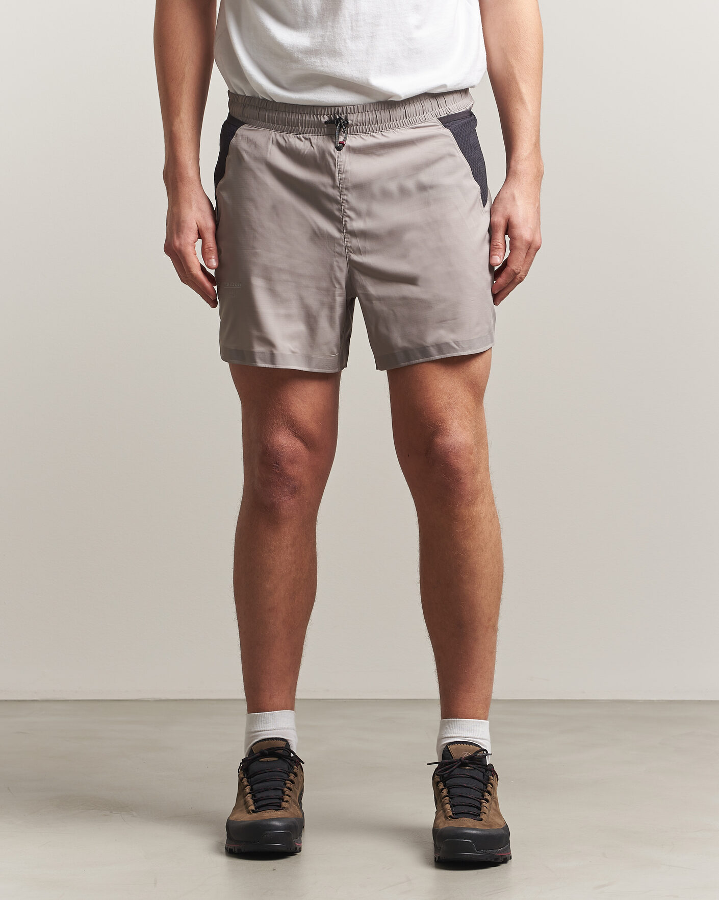 Uomini | Pantaloncini | Klättermusen | Bele Running Shorts Ridge Grey