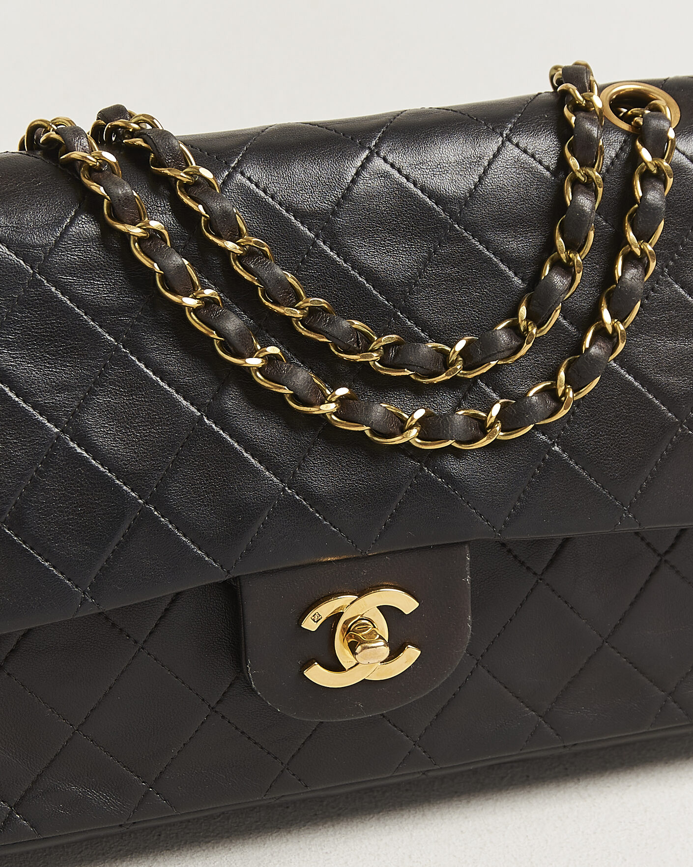 Uomini | Pre-Owned & Vintage Bags | Chanel Pre-Owned | Classic Medium Double Flap Bag Black