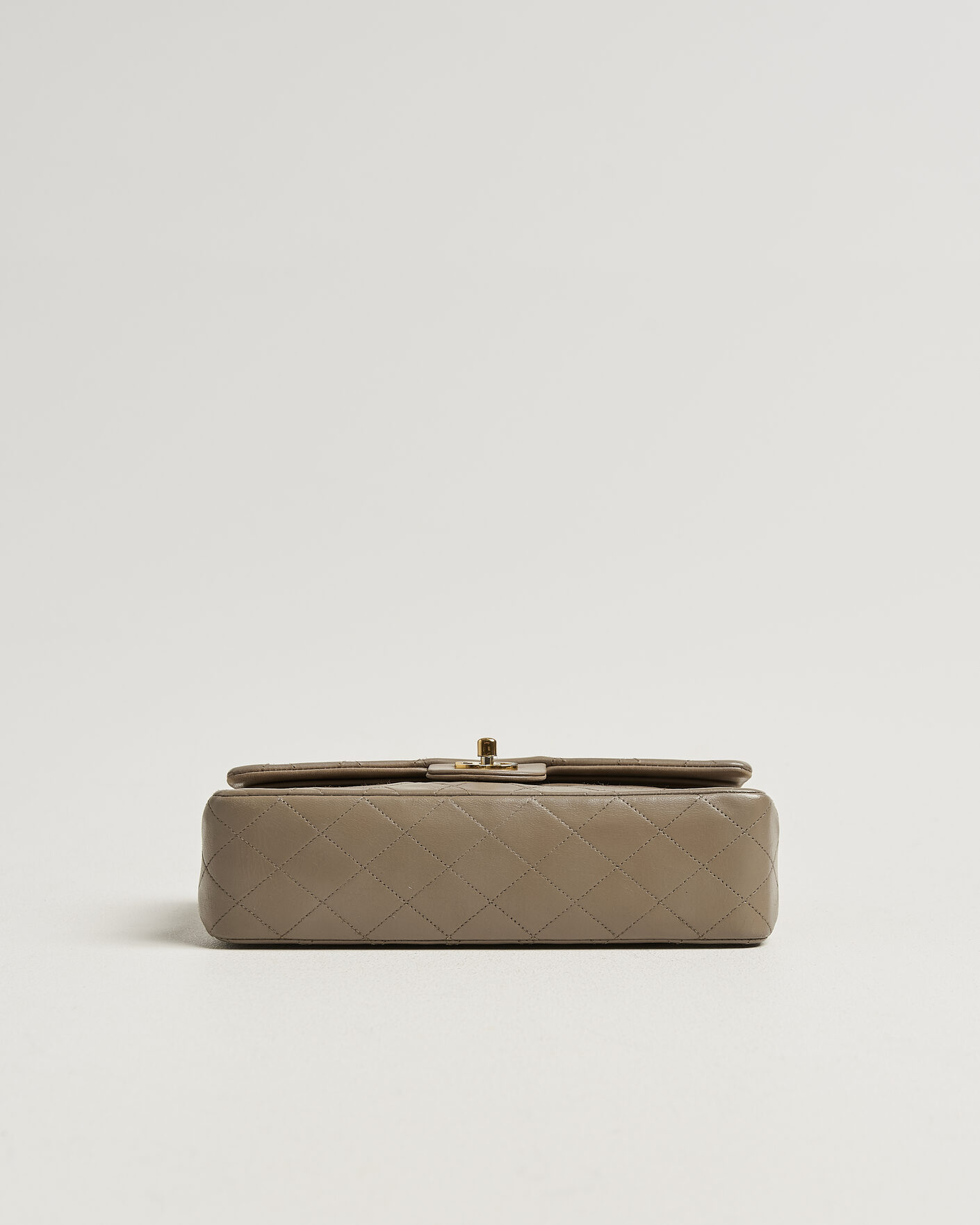 Uomini | Pre-Owned & Vintage Bags | Chanel Pre-Owned | Classic Medium Double Flap Bag Lambskin Beige