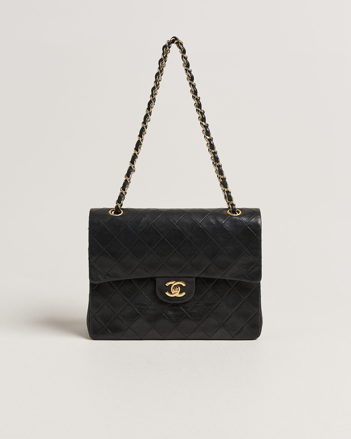 Uomini | Pre-Owned & Vintage Bags | Chanel Pre-Owned | Classic Medium Square Double Flap Bag Lambskin Black