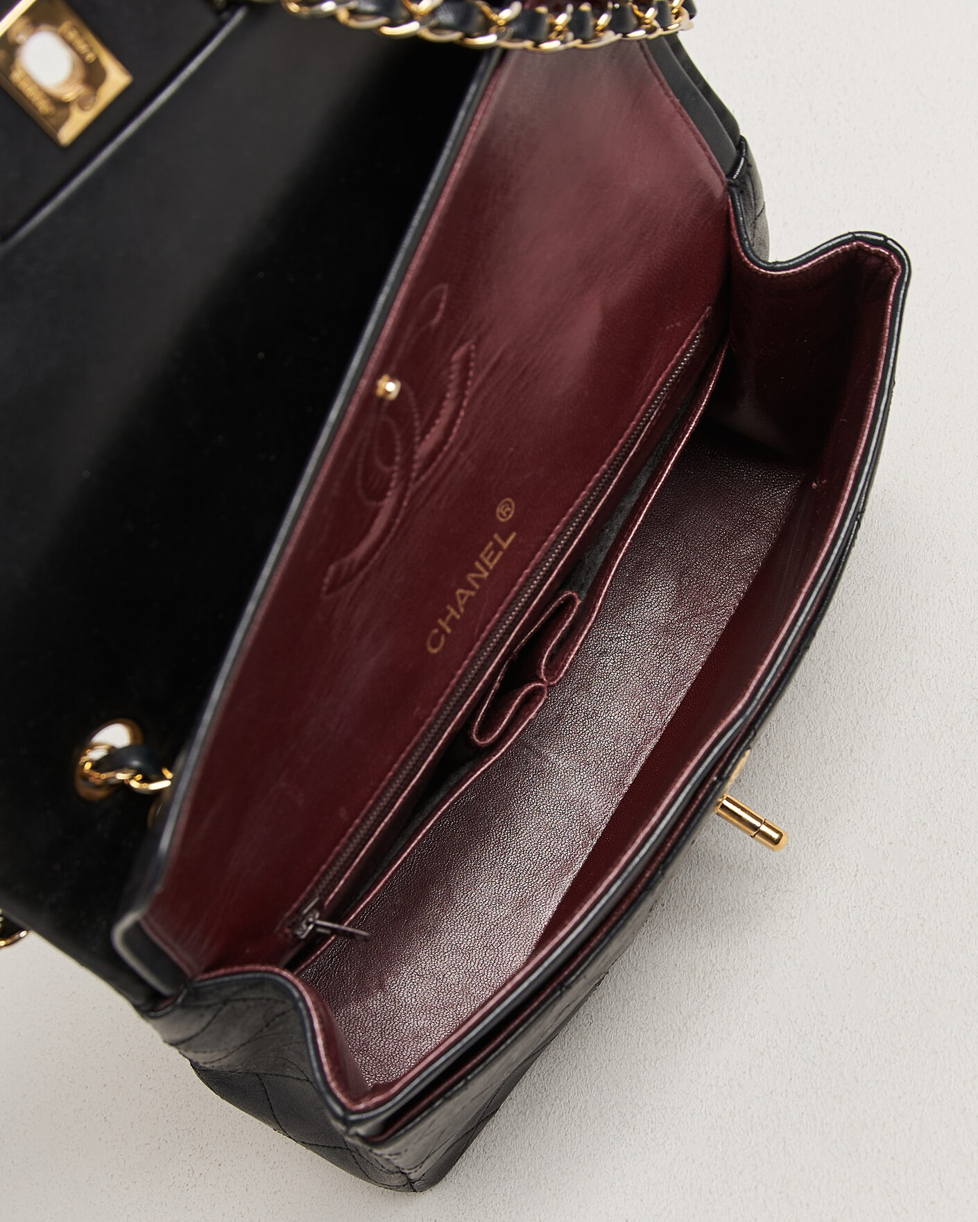 Uomini | Pre-Owned & Vintage Bags | Chanel Pre-Owned | Classic Medium Square Double Flap Bag Lambskin Black